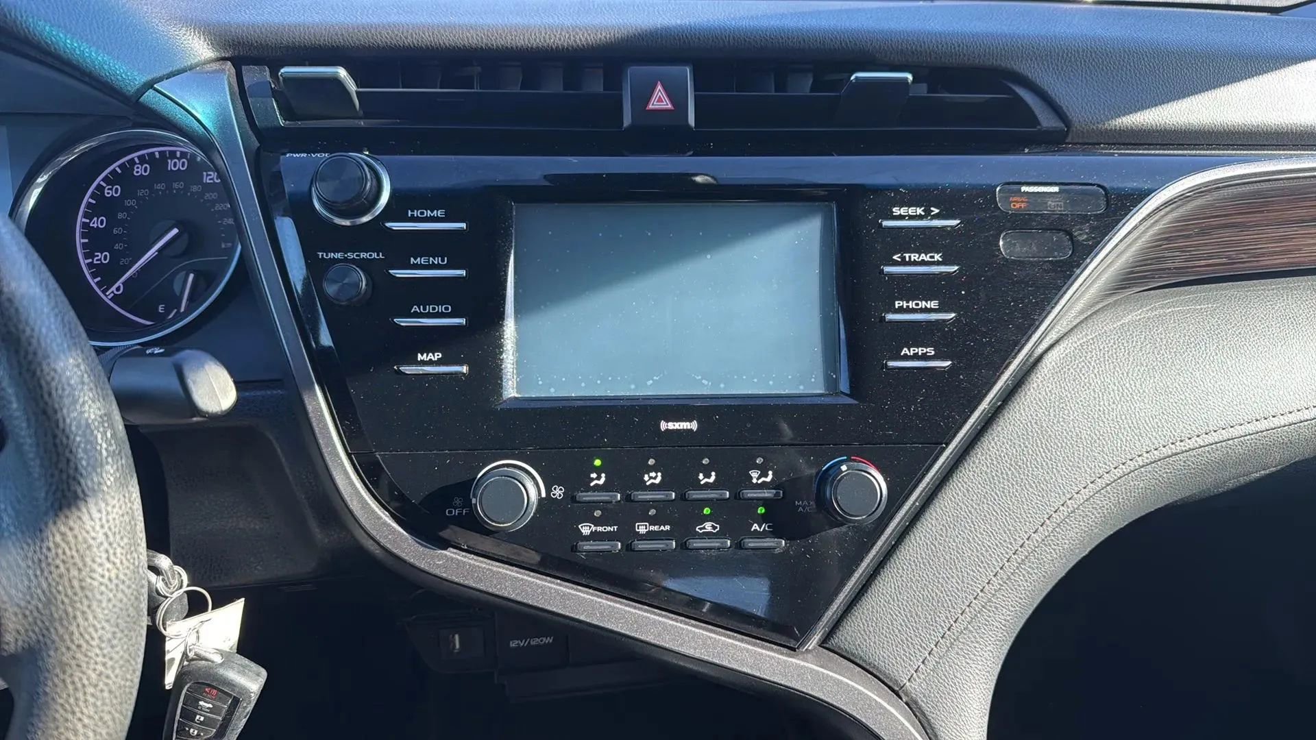 Used 2020 Toyota Camry LE FWD image 18