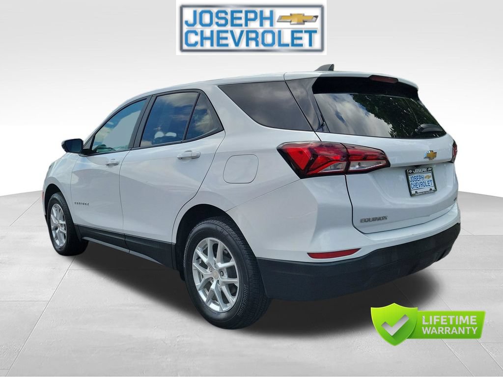 Used 2023 Chevrolet Equinox LS w/ LS Convenience Package AWD/4WD image 3