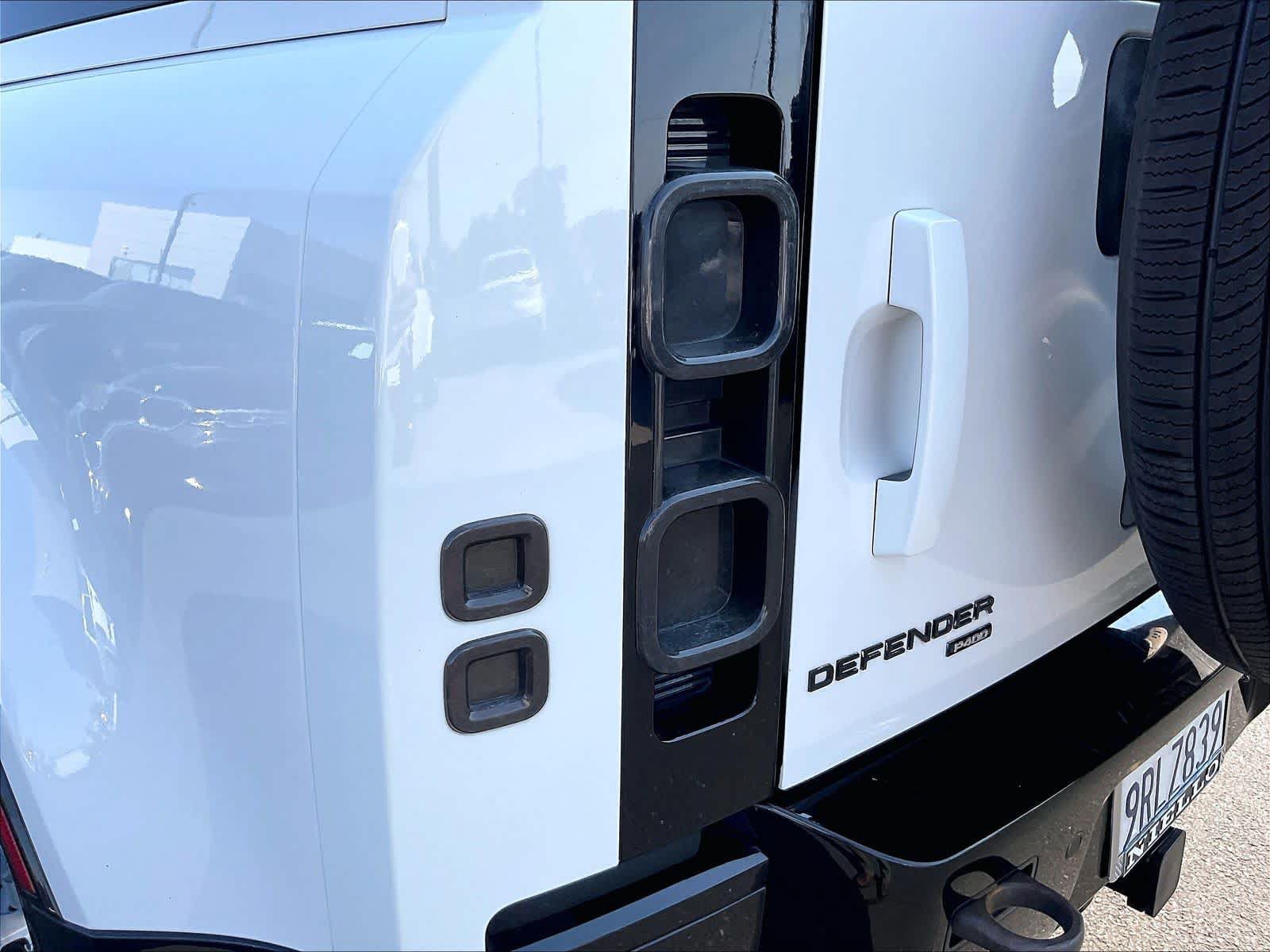Used 2023 Land Rover Defender 110 X-Dynamic SE AWD/4WD image 31