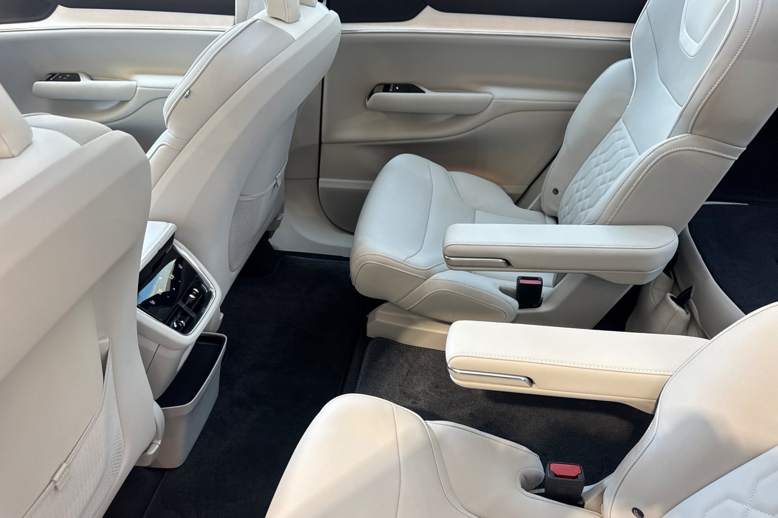 Certified 2025 Volvo EX90 Ultra AWD/4WD image 13
