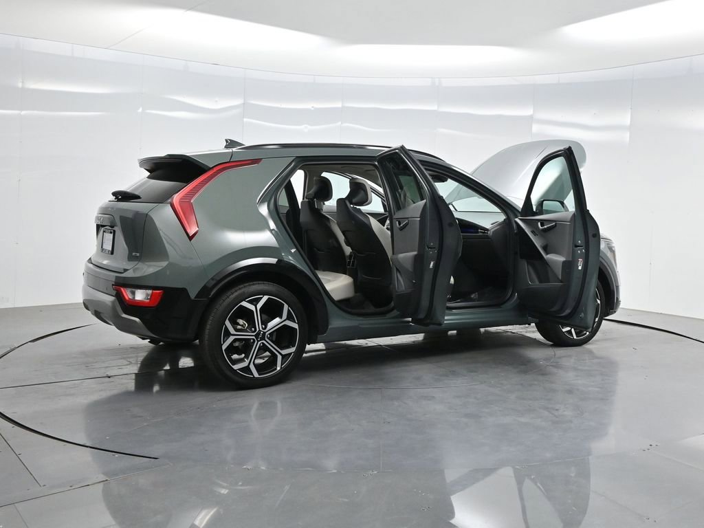 Used 2023 Kia Niro EX Touring image 5