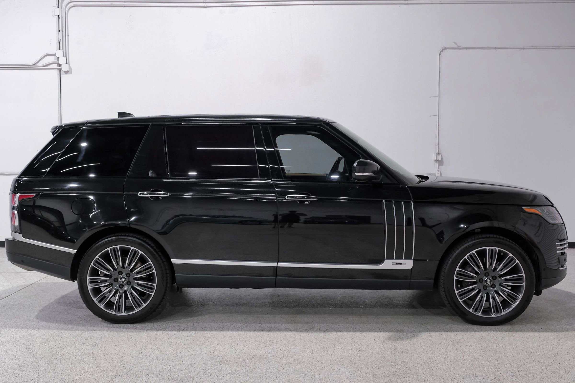 Used 2019 Land Rover Range Rover Long Wheelbase Autobiography image 5