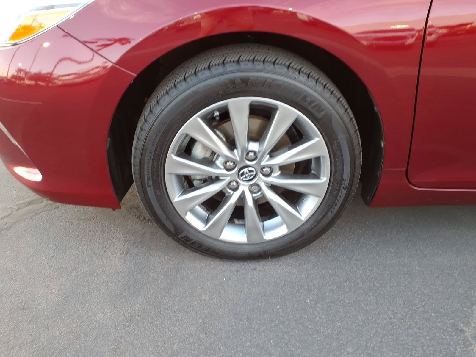 Certified 2017 Toyota Camry XLE FWD image 9