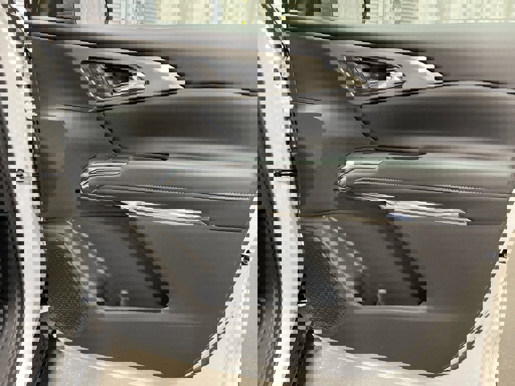 New 2026 Chevrolet Traverse LT w/ Sun and Wheel Package image 9