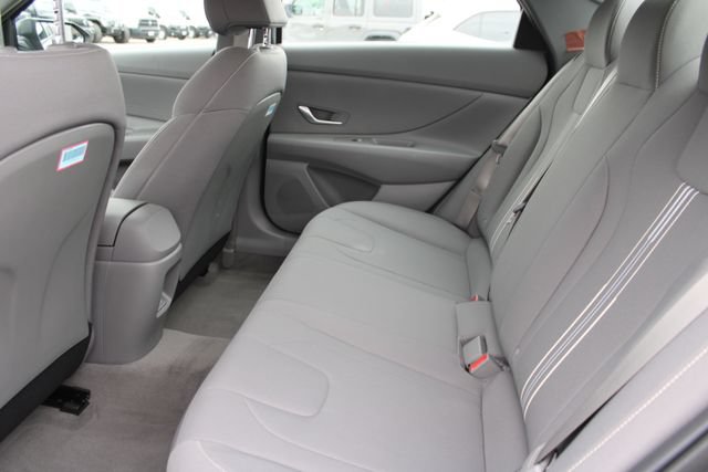 Used 2024 Hyundai Elantra Blue FWD image 32