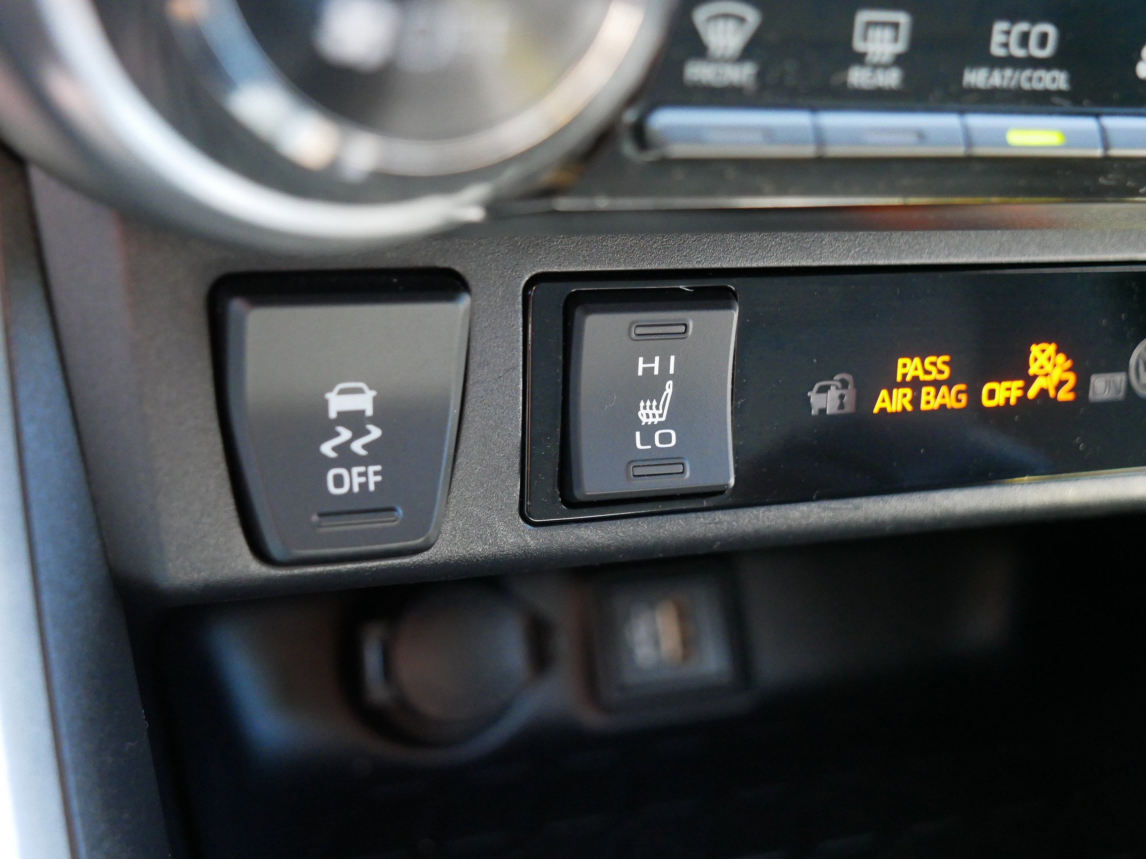 Used 2023 Toyota RAV4 XLE w/ Convenience Package AWD/4WD image 28