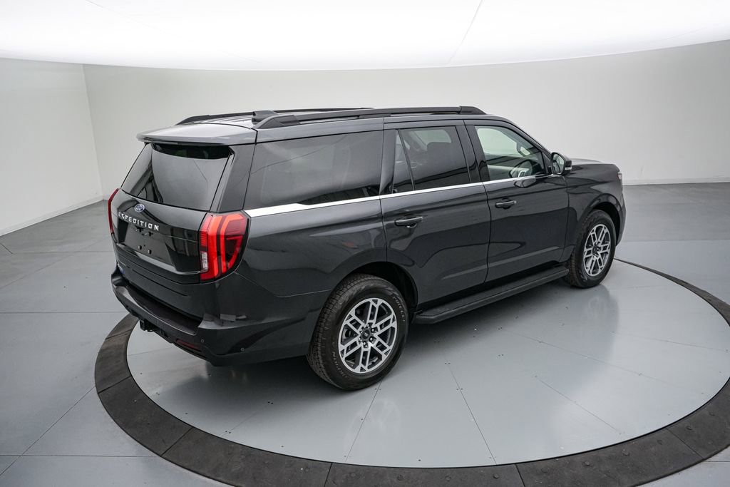 Certified 2025 Ford Expedition Active AWD/4WD image 5