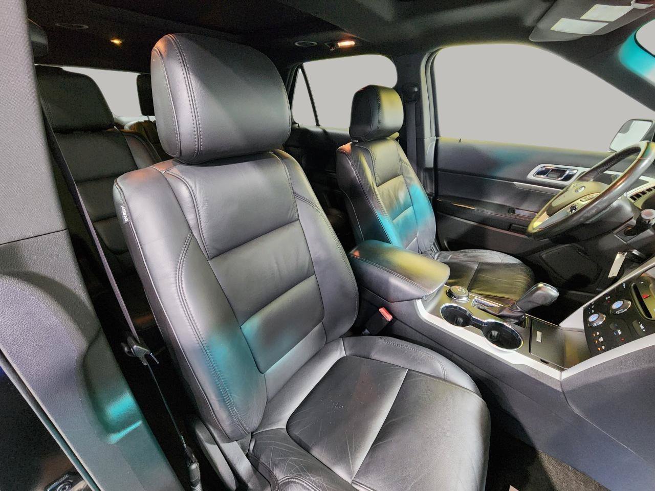 Used 2015 Ford Explorer XLT w/ Equipment Group 202A AWD/4WD image 28