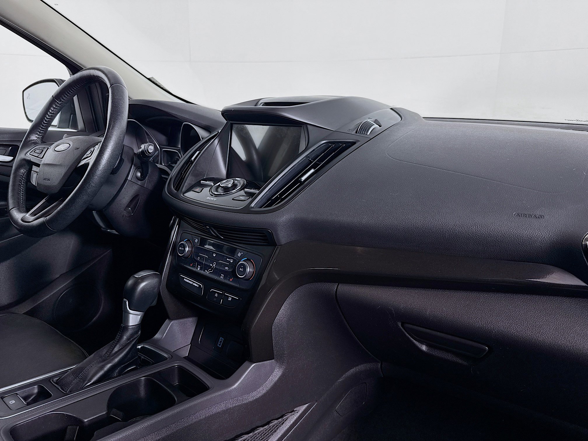 Used 2017 Ford Escape Titanium FWD image 29