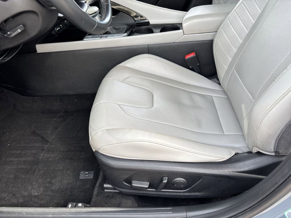 Used 2023 Hyundai Elantra Limited image 20