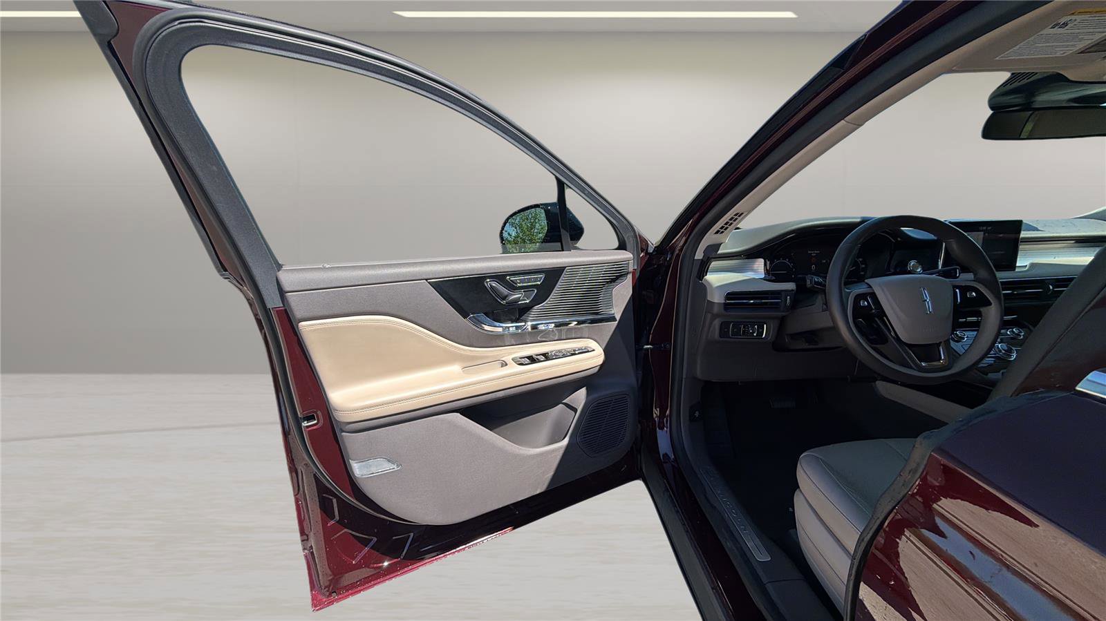 Used 2020 Lincoln Corsair FWD w/ Premium Package image 15