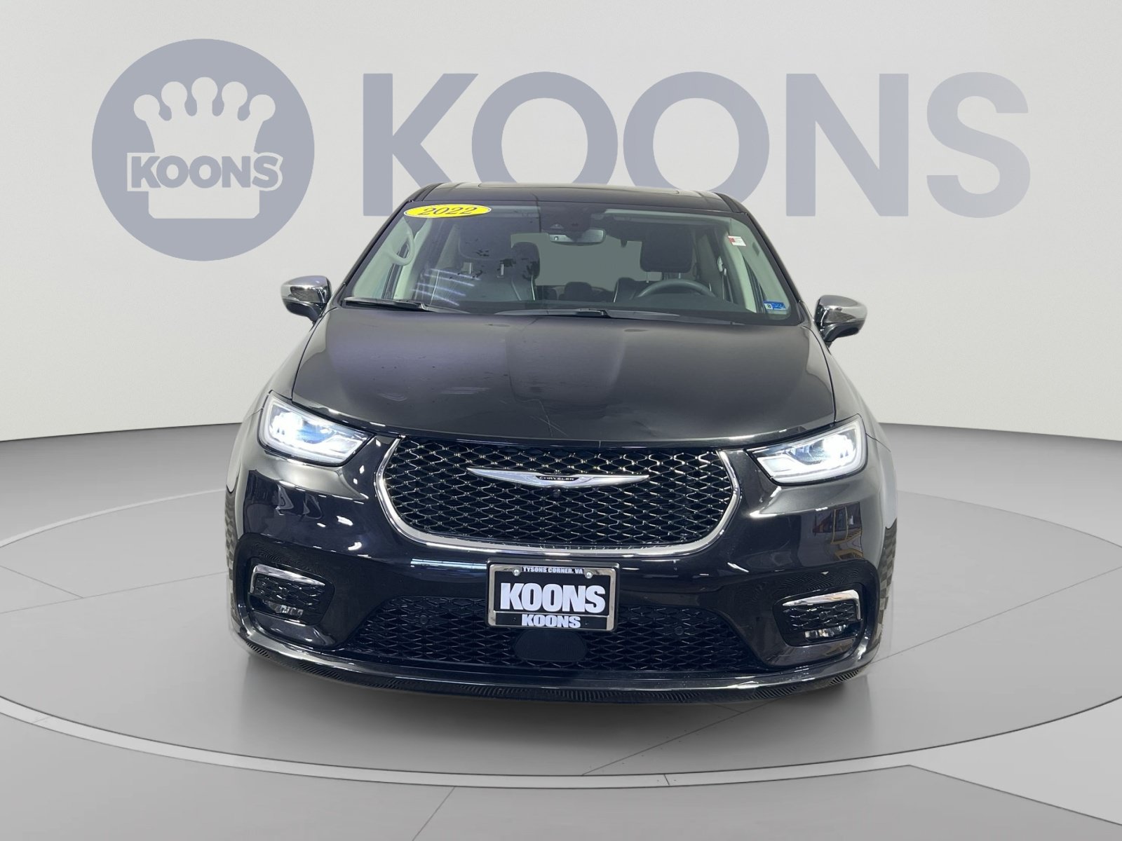 Used 2022 Chrysler Pacifica Limited w/ Uconnect Theater Family Group FWD image 4