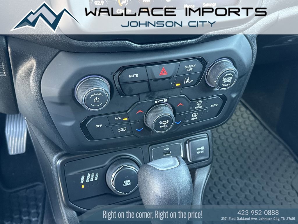 Used 2022 Jeep Renegade Latitude AWD/4WD image 27