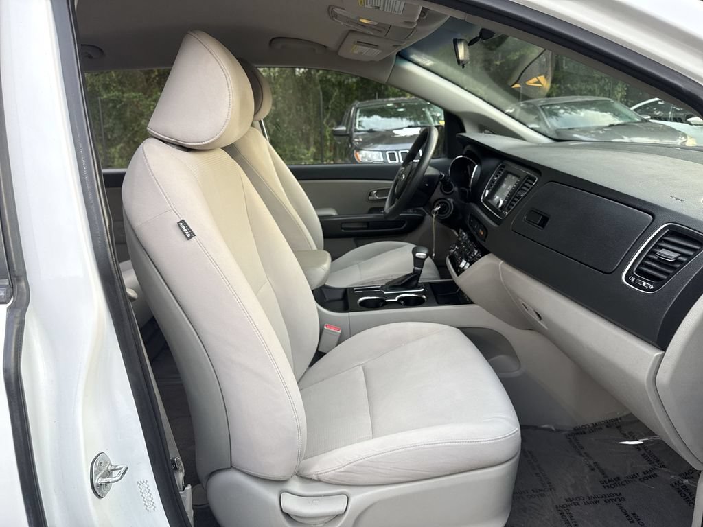 Used 2019 Kia Sedona L FWD image 25