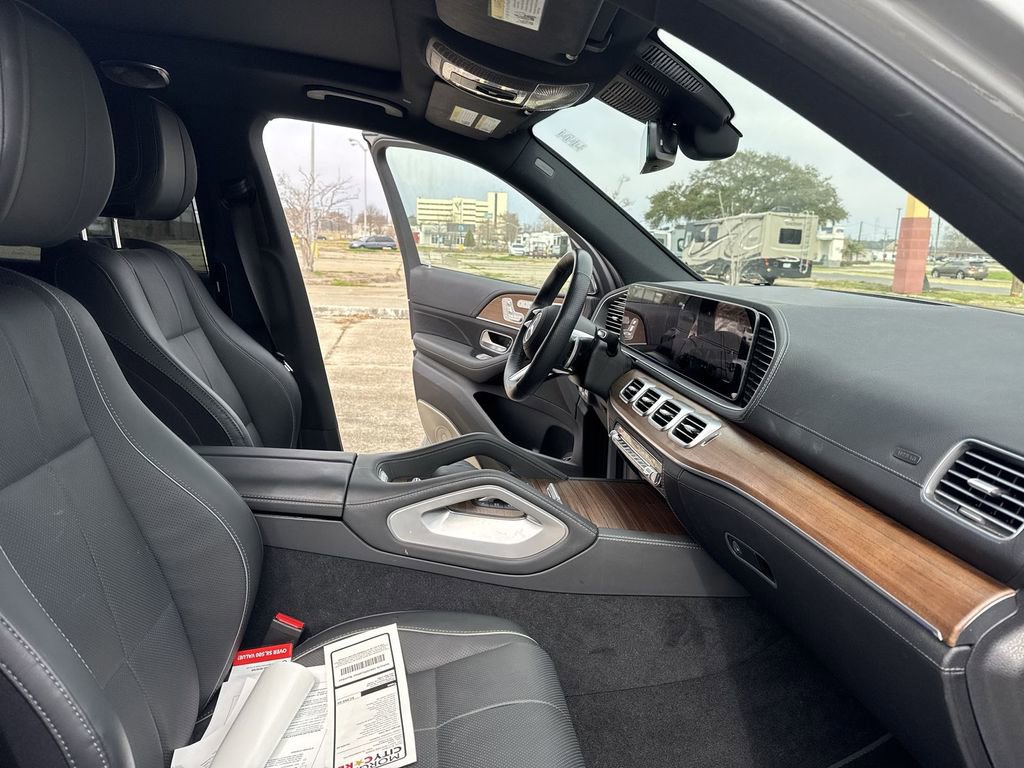 Used 2024 Mercedes-Benz GLS 580 4MATIC image 32