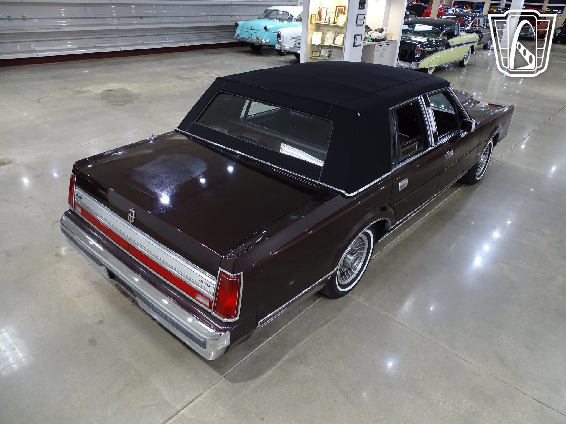 Used 1988 Lincoln Town Car RWD image 14