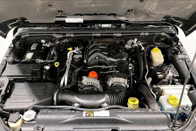 Used 2016 Jeep Wrangler Unlimited Rubicon w/ Connectivity Group image 32