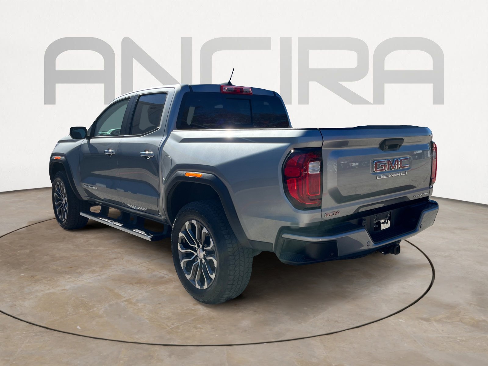 Used 2023 GMC Canyon Denali image 8