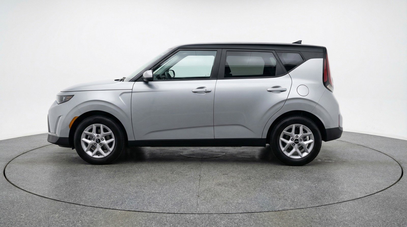 Used 2025 Kia Soul LX w/ LX Technology Package FWD image 5