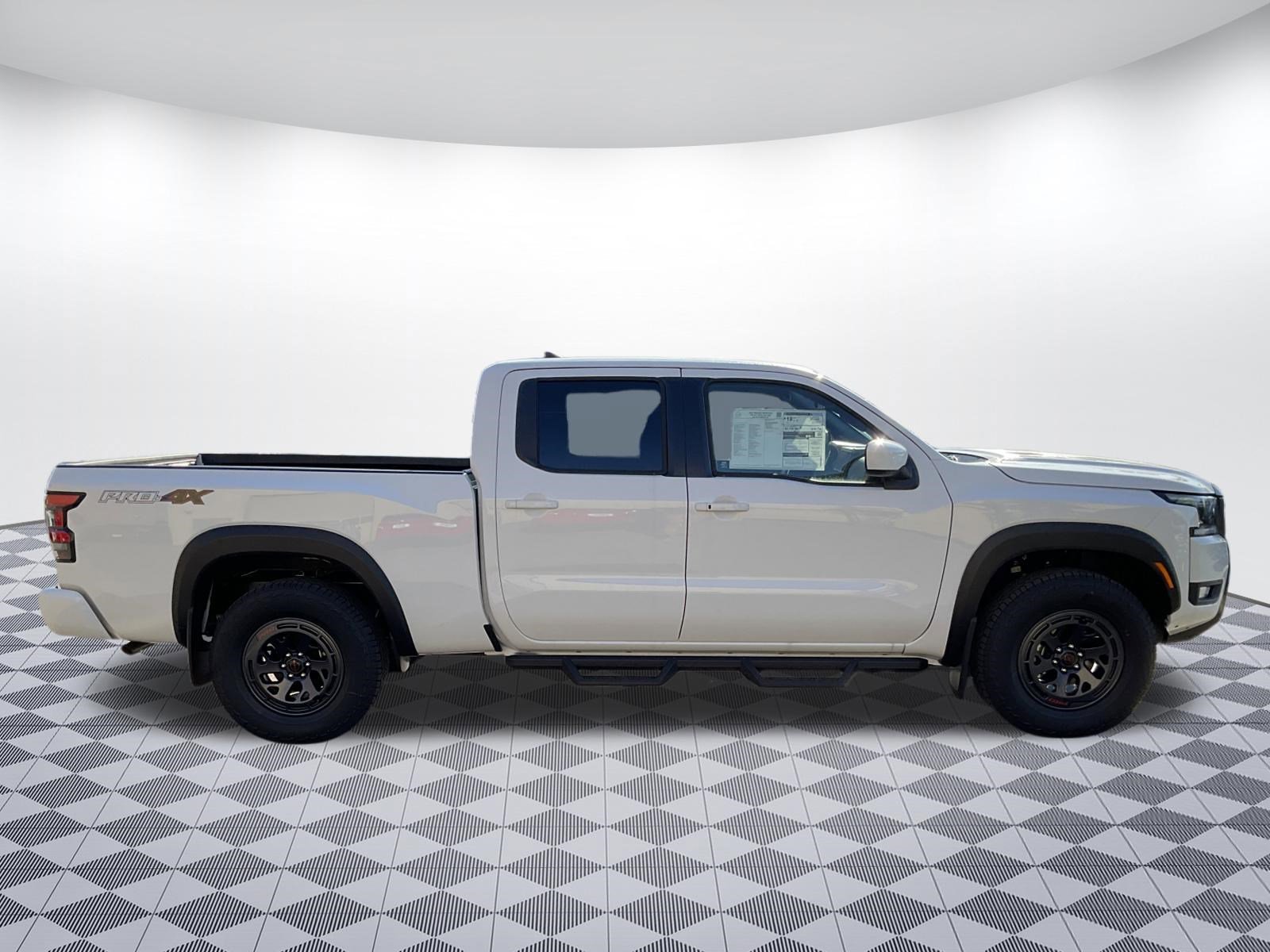 Used 2026 Nissan Frontier PRO-4X w/ Tow Package image 2