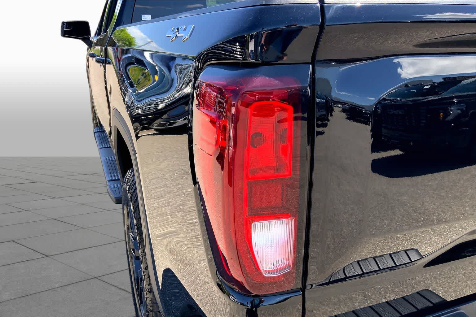 Used 2023 GMC Sierra 1500 Elevation AWD/4WD image 27