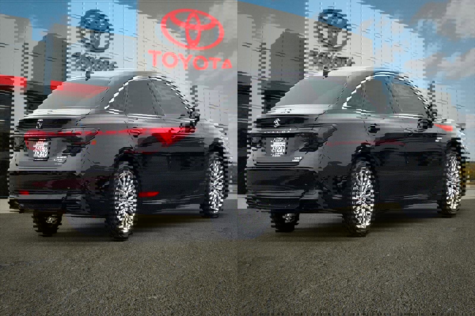 Certified 2020 Toyota Avalon Limited image 3