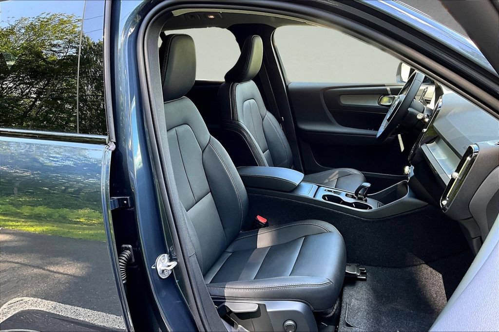 New 2026 Volvo XC40 B5 Core w/ Protection Package Premier AWD/4WD image 10