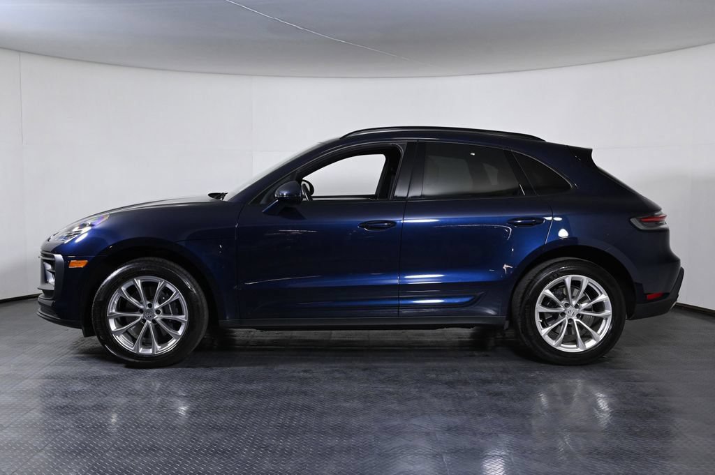 Used 2023 Porsche Macan AWD/4WD image 2