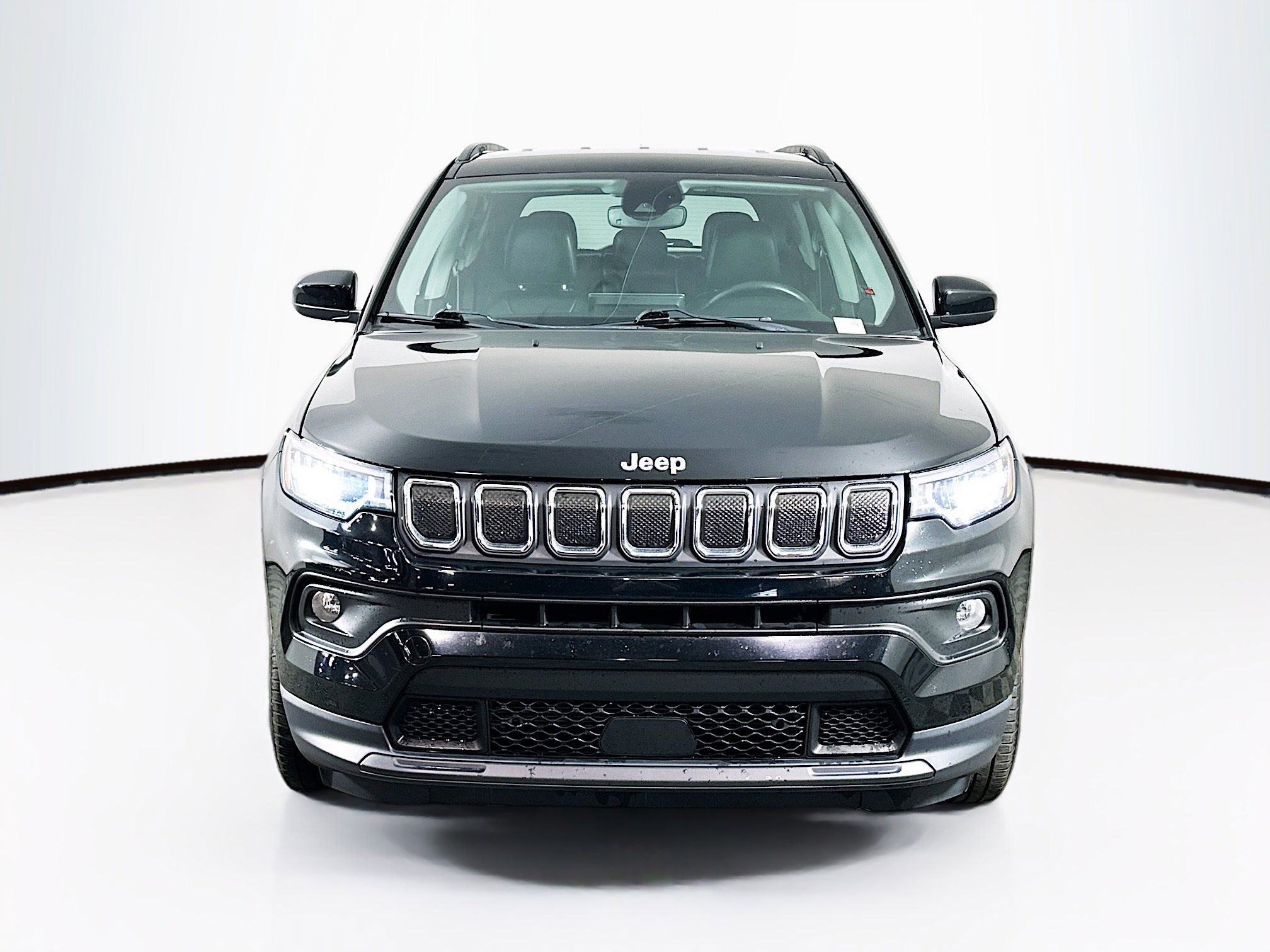 Used 2022 Jeep Compass Latitude image 2