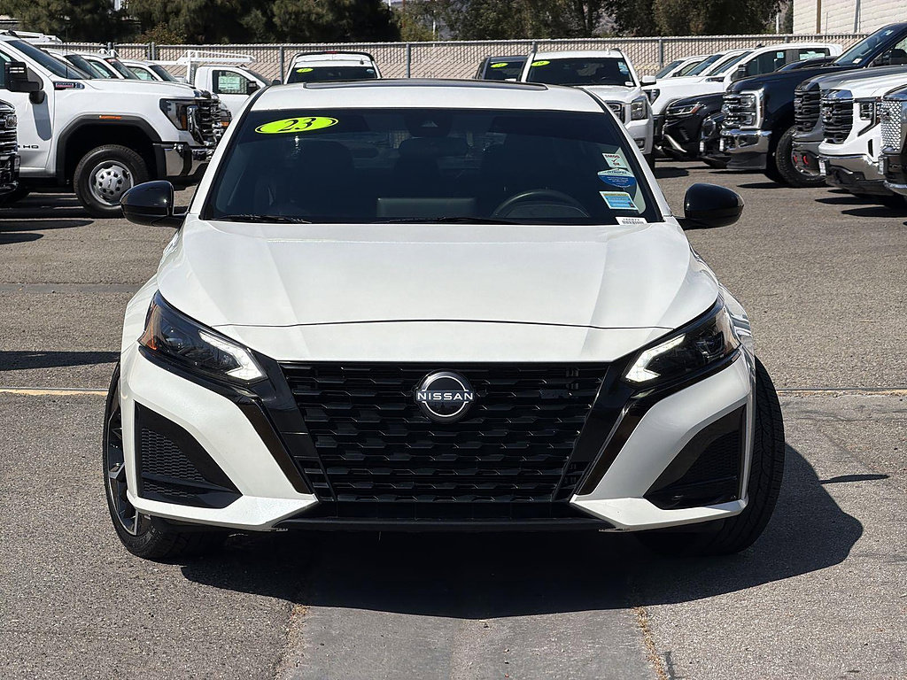 Used 2023 Nissan Altima 2.5 SR w/ SR Premium Package FWD image 2