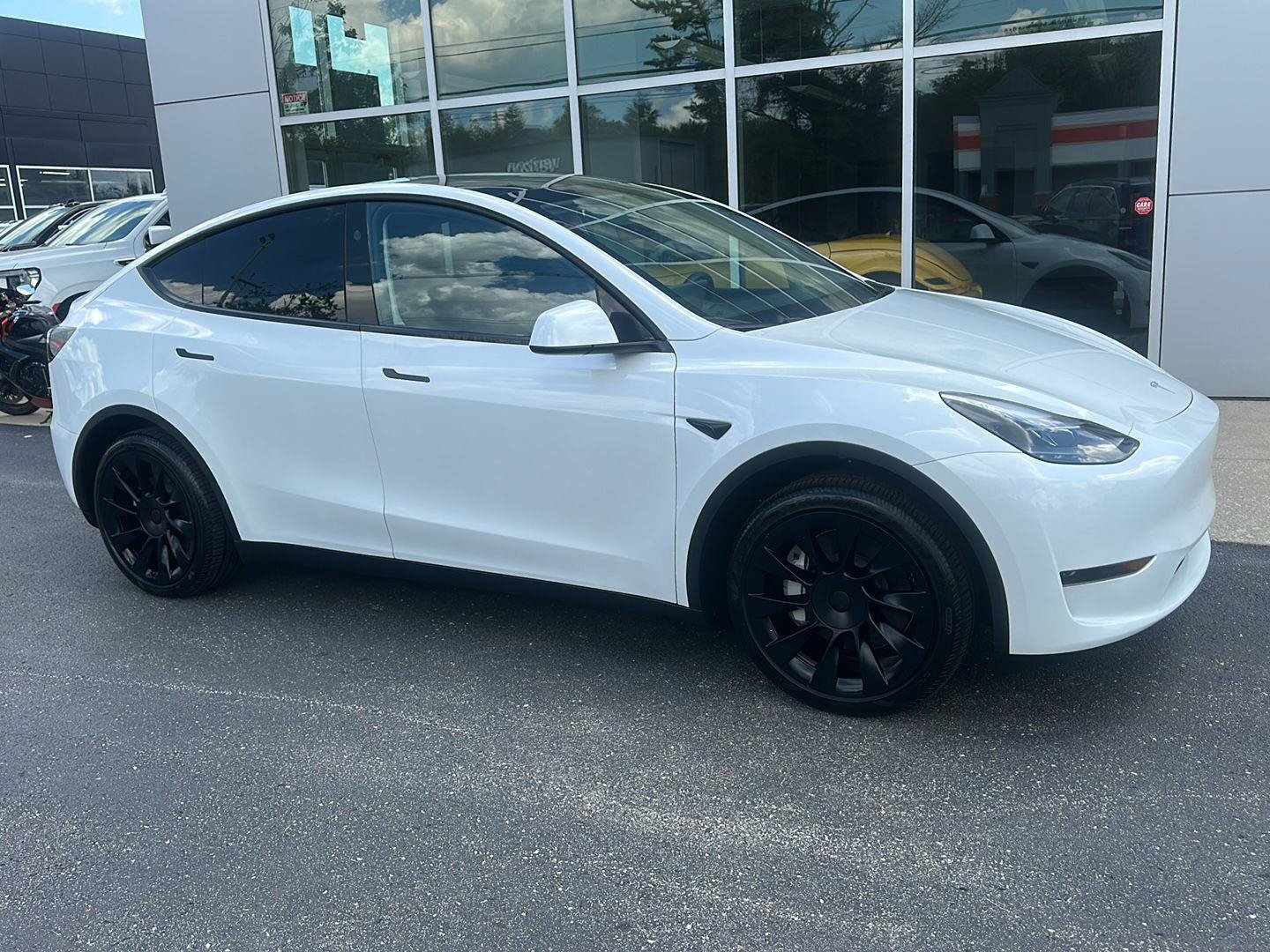 Used 2024 Tesla Model Y Long Range RWD image 1