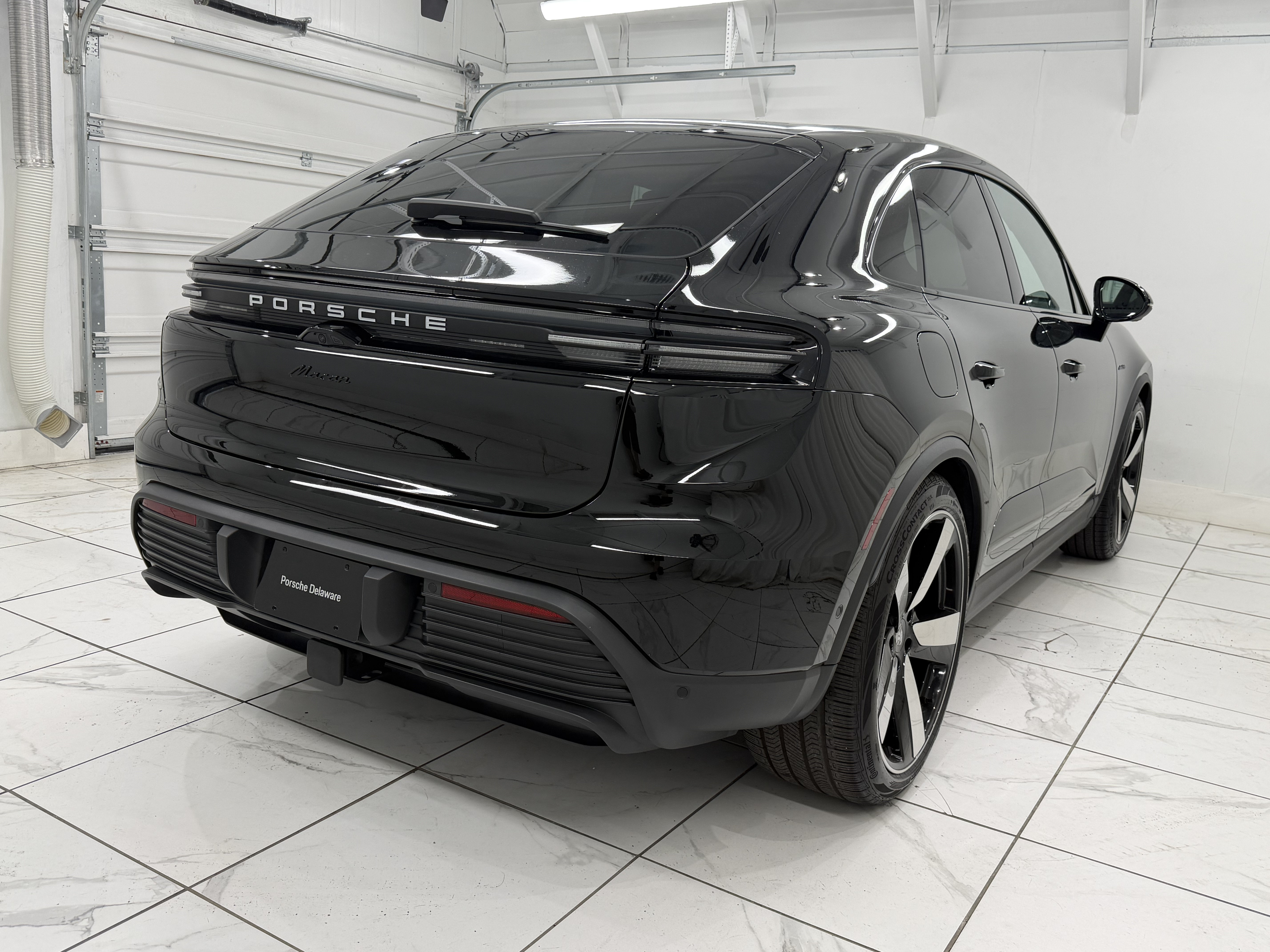 Certified 2025 Porsche Macan Electric RWD image 12