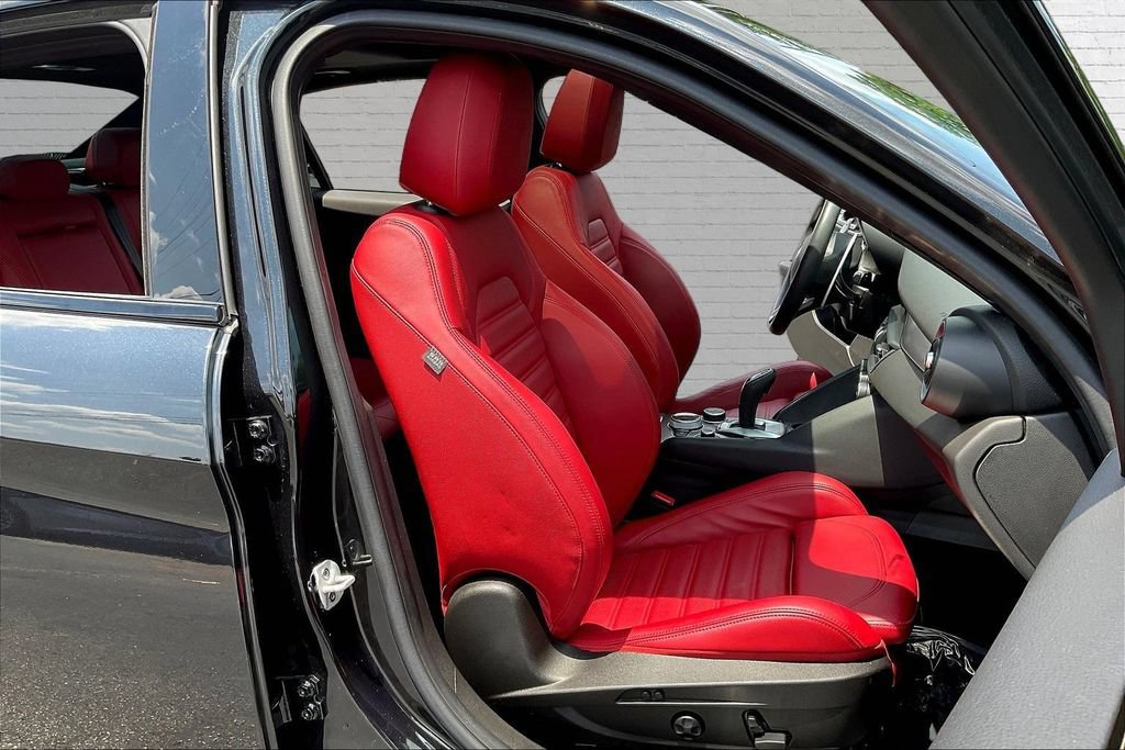 Used 2024 Alfa Romeo Giulia Veloce RWD image 29