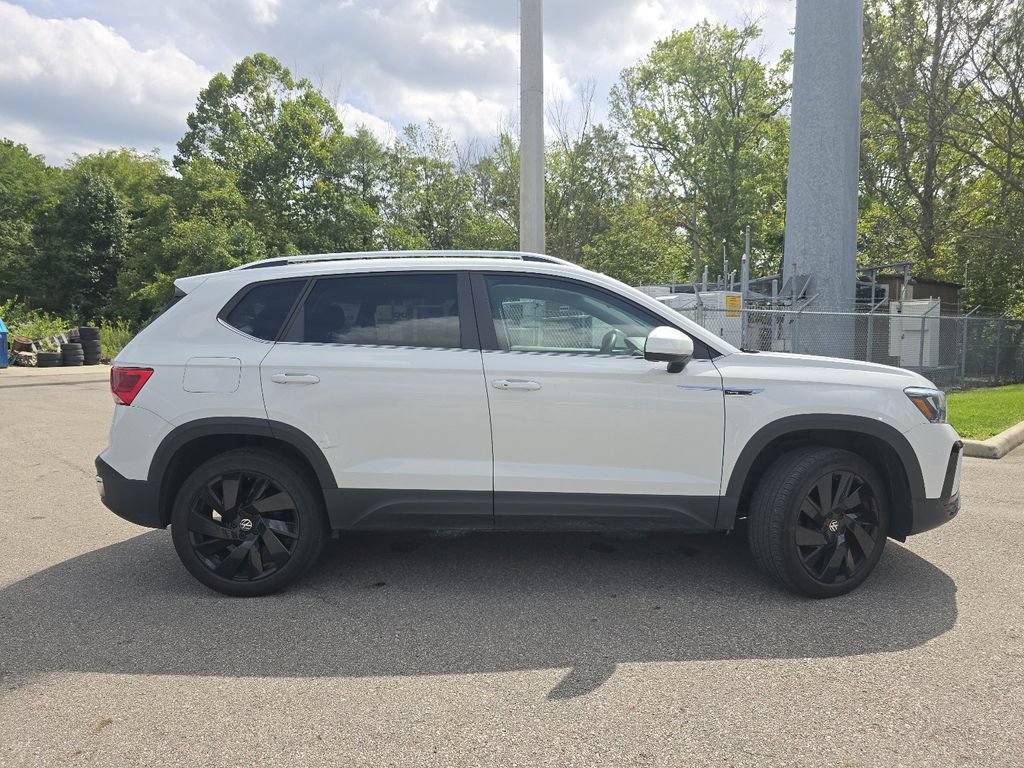 Used 2023 Volkswagen Taos SE w/ Panoramic Sunroof Package AWD/4WD image 16