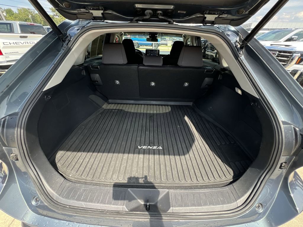 Used 2021 Toyota Venza LE image 32