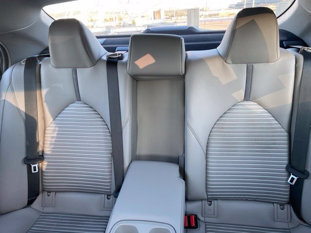 Used 2018 Toyota Camry SE w/ Moonroof Package FWD image 16