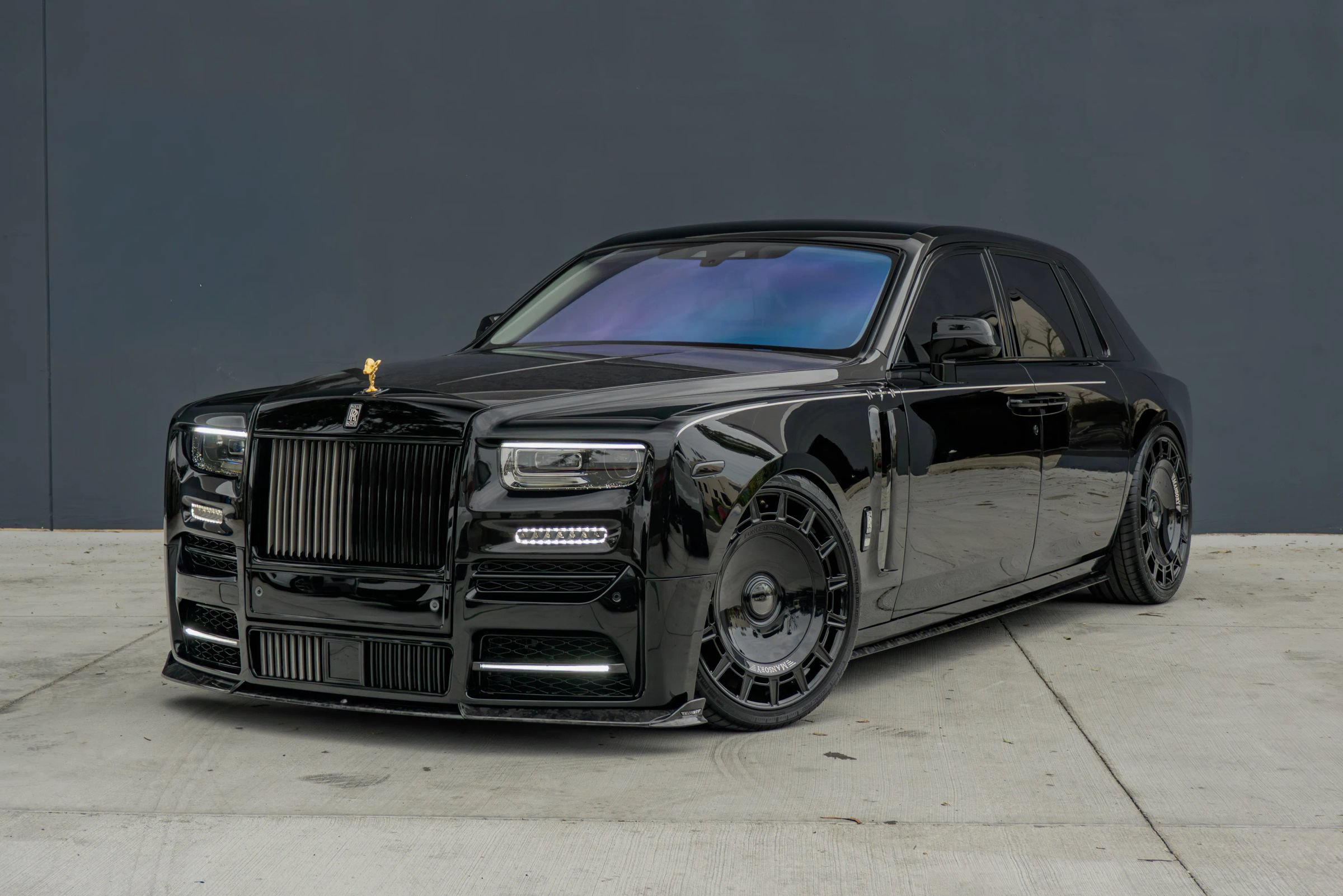Used 2024 Rolls-Royce Phantom Sedan RWD image 3