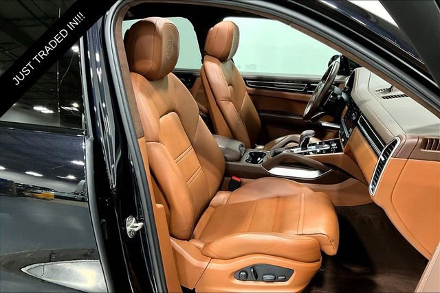 Used 2022 Porsche Cayenne Turbo image 7