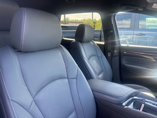 Used 2023 Buick Enclave Essence image 11