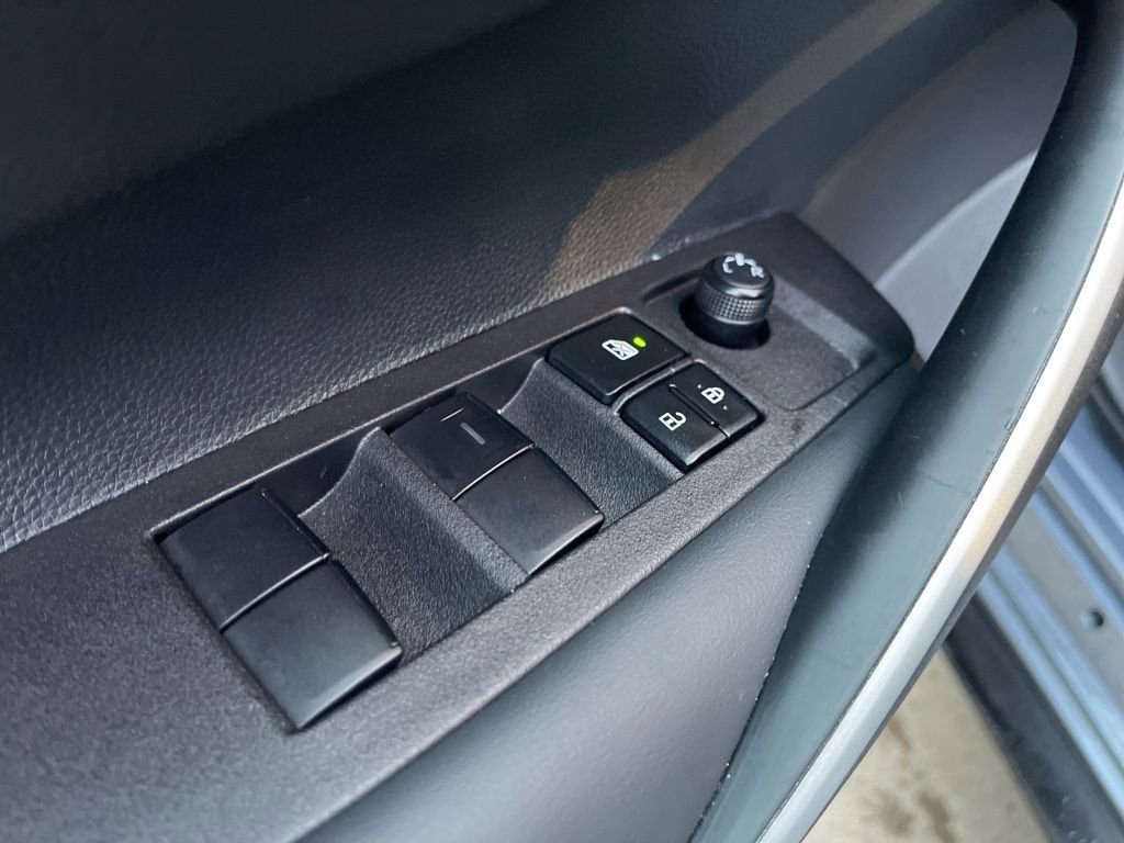 Used 2025 Toyota Corolla SE w/ Convenience Package image 17