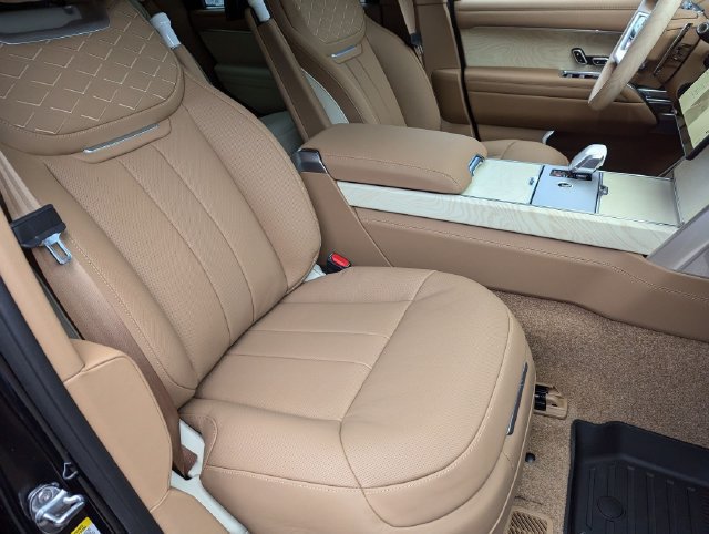 Certified 2025 Land Rover Range Rover SV AWD/4WD image 18