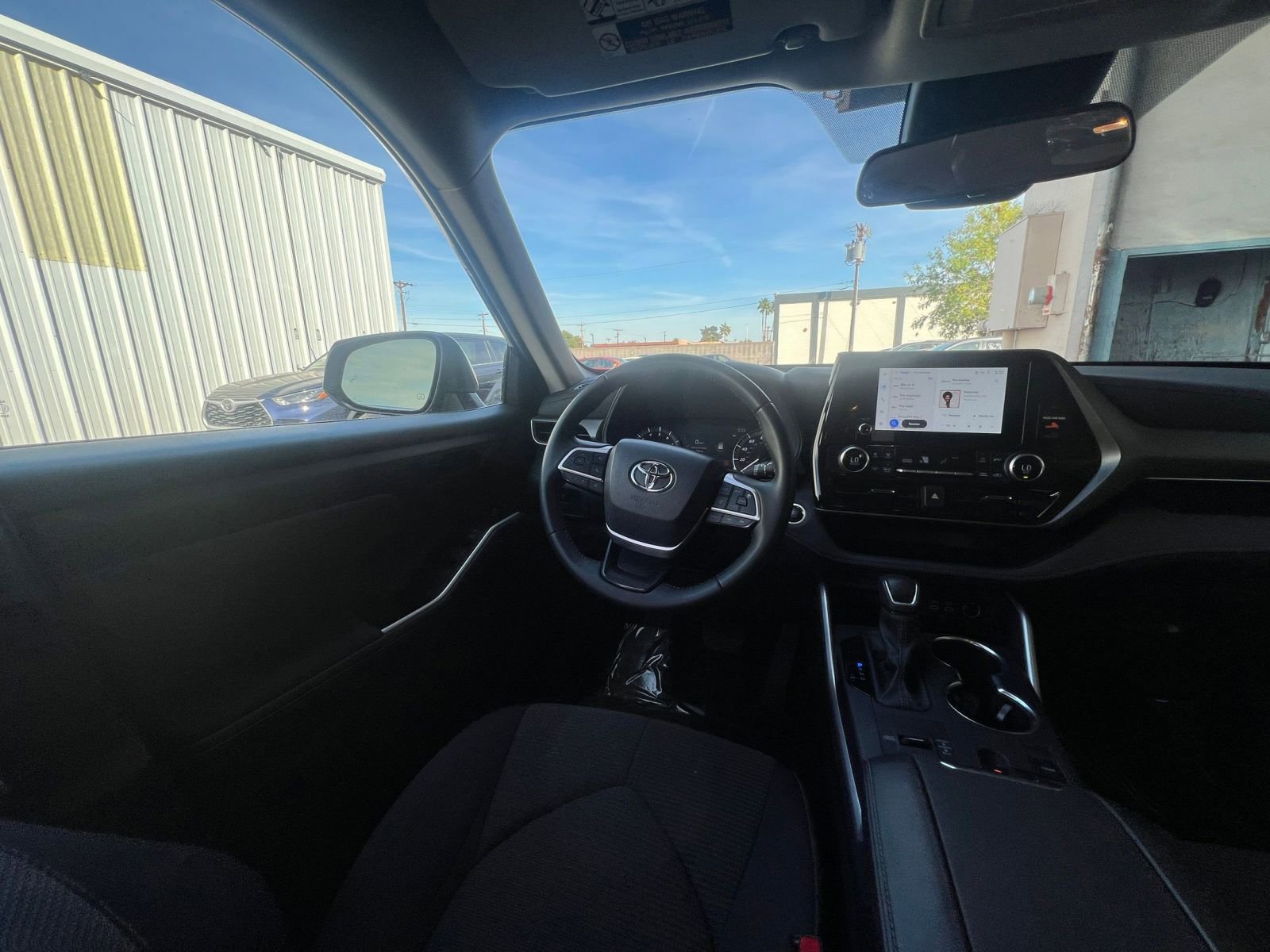 Used 2025 Toyota Highlander LE image 36