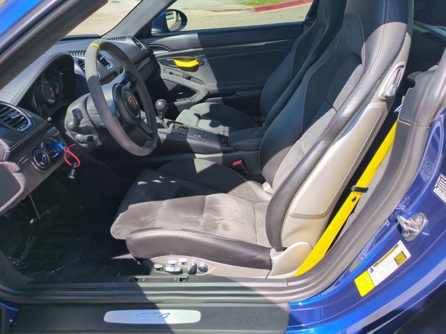 Used 2020 Porsche 718 Cayman GT4 RWD image 16