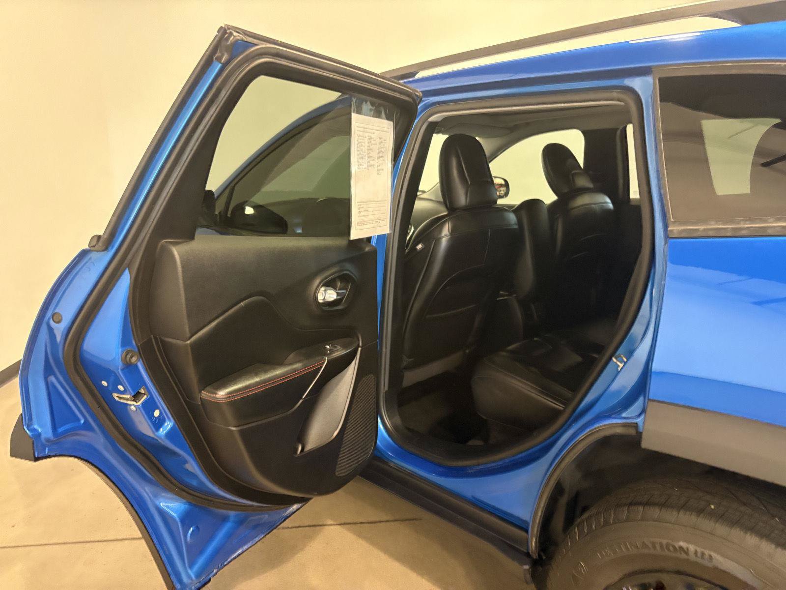 Used 2021 Jeep Cherokee Trailhawk w/ Sun, Sound & Nav Group AWD/4WD image 23