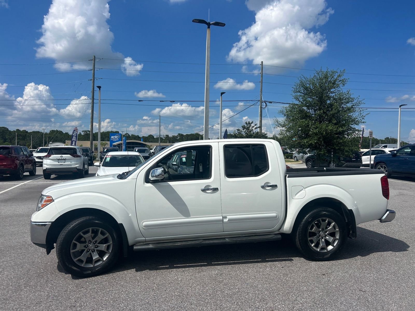 Used 2019 Nissan Frontier SL image 5
