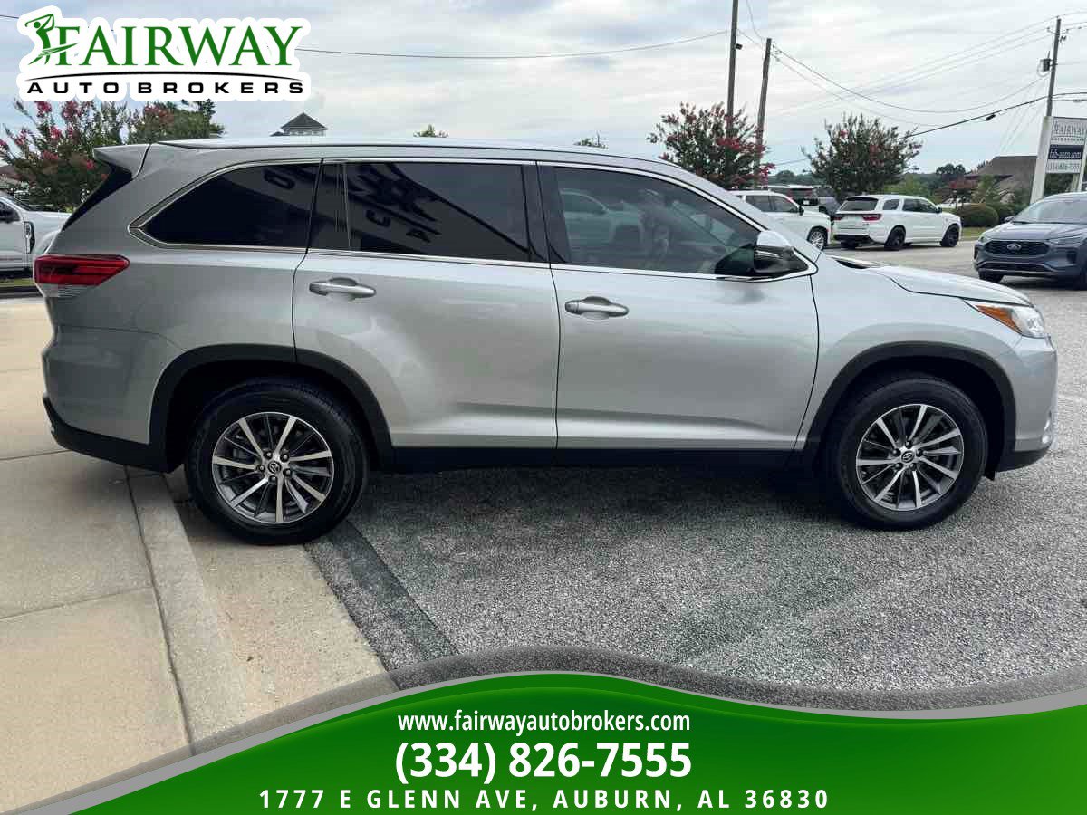 Used 2019 Toyota Highlander XLE FWD image 5