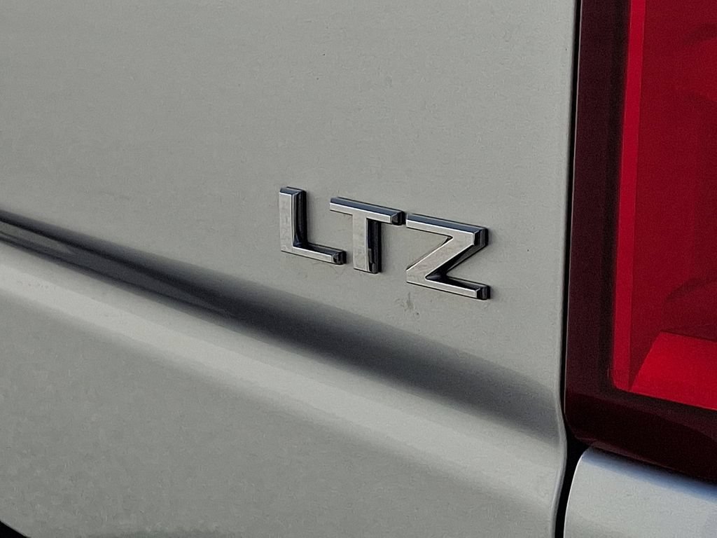 Used 2022 Chevrolet Silverado 1500 LTZ AWD/4WD image 31