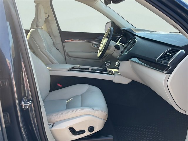 Used 2019 Volvo XC90 T6 Momentum image 11