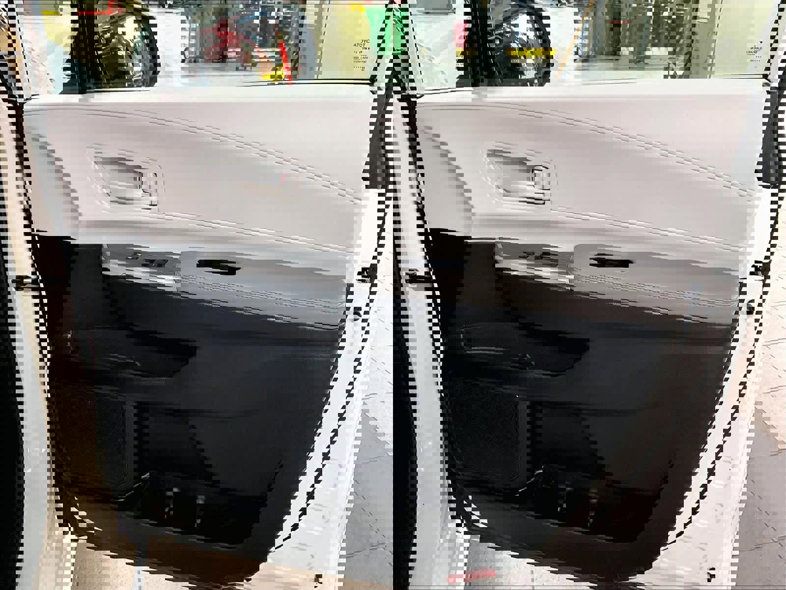 Used 2025 Toyota Sienna LE image 12