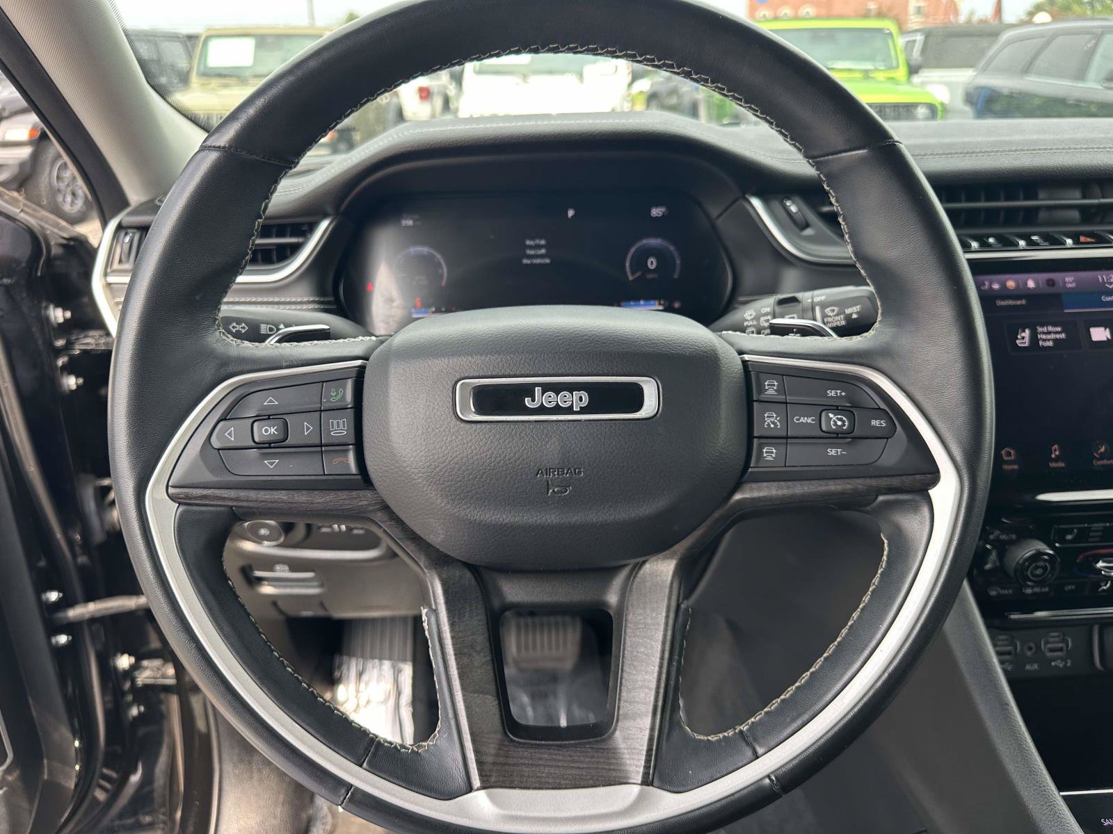 Used 2021 Jeep Grand Cherokee L Limited AWD/4WD image 16